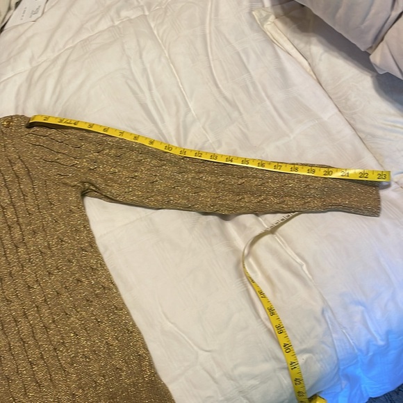 Ralph Lauren gold metallic sweater very pretty. Great condition no pulls/tears - Picture 5 of 5